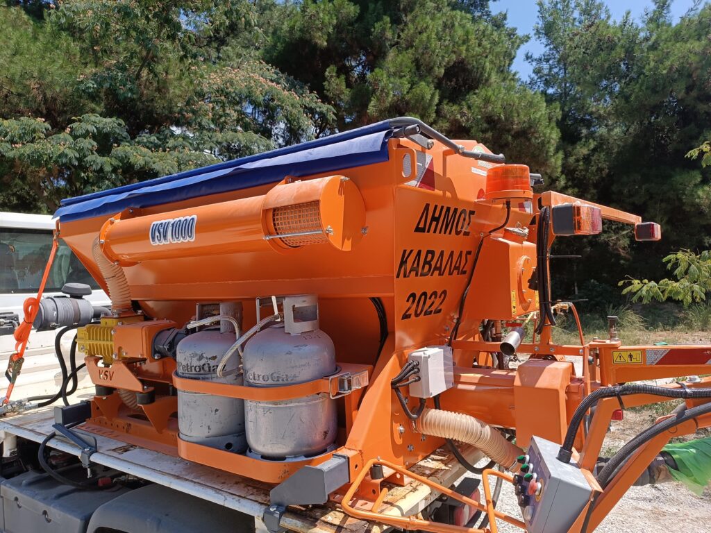Παράδοση Αλατοδιανομέα και Επουλλωτικού Λάκκων