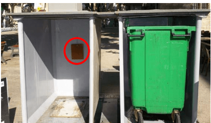 Τοποθέτηση πλάκας για αντιμετώπιση οσμών σε κάδο απορριμμάτων 