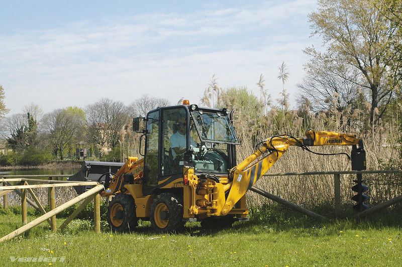 Σφύρα σε φορτωτή VENIERI