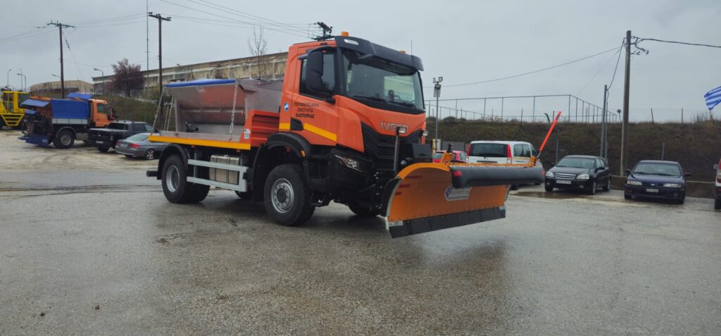 Λεπίδα αποχιονισμού και αλατοδιανομείς