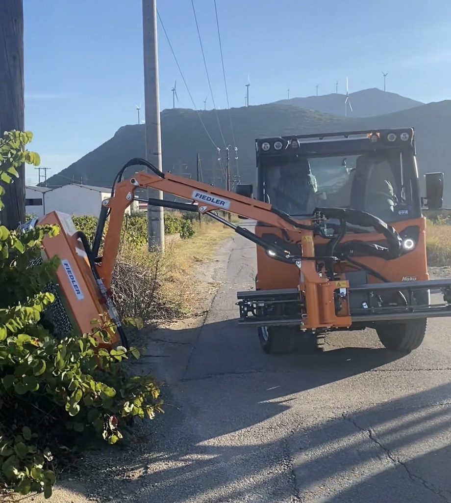 Όχημα Πολλαπλών Χρήσεων με βραχίονα σε κλίση